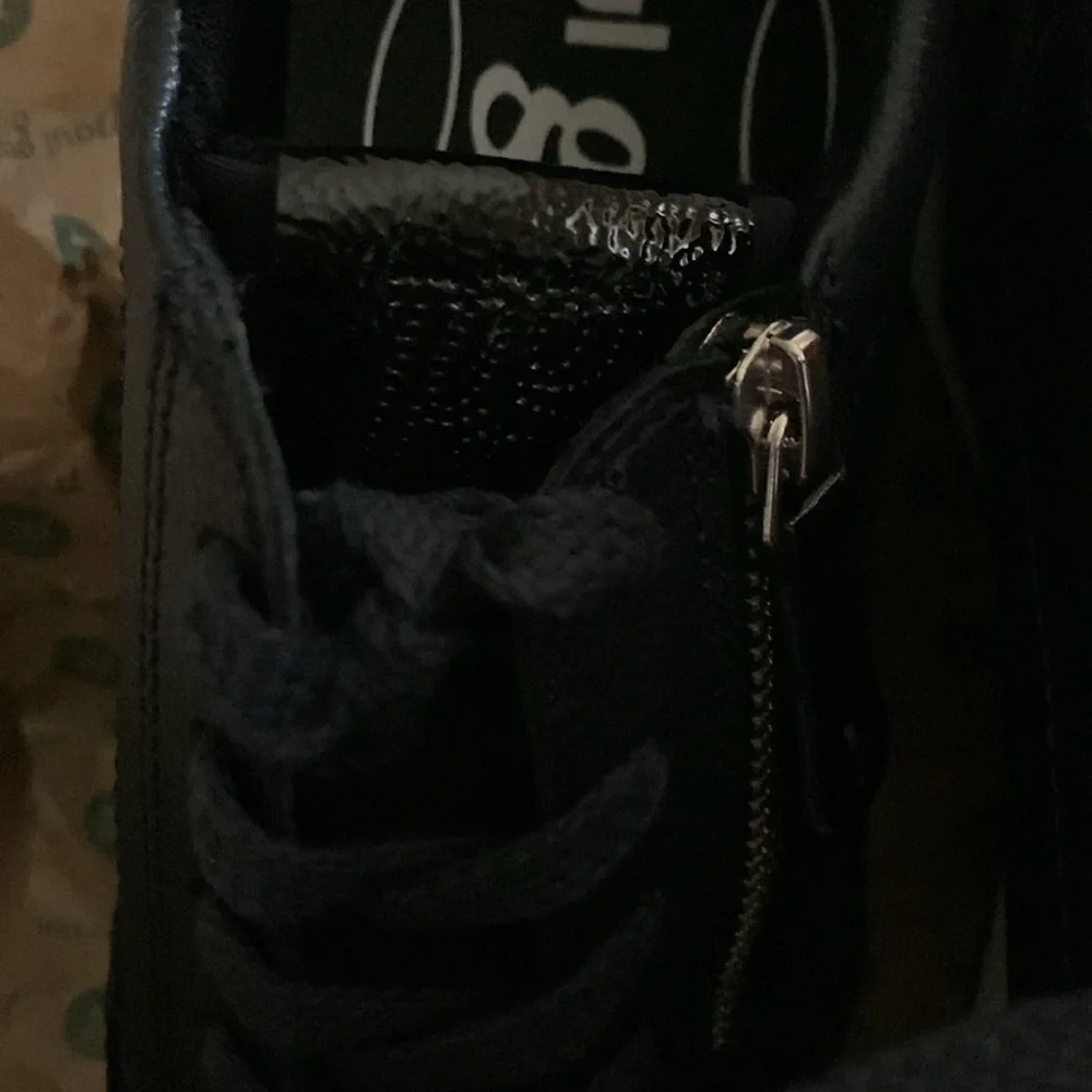 Navy Blue Leather sneakers. US 8.5
In Box, Never Used - Picture 12 of 14